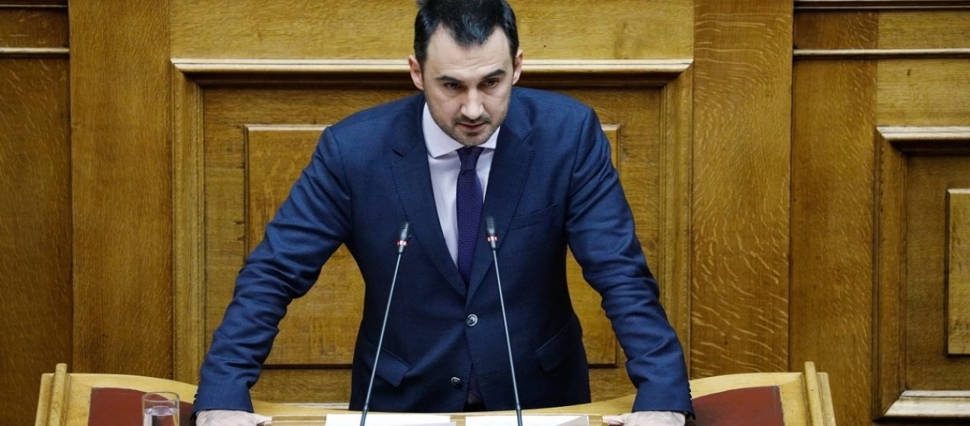 Α. Χαρίτσης: «Η κυβέρνηση θέλει να αναδιαρθρώσει την αγορά εργασίας εις βάρος των εργαζομένων»